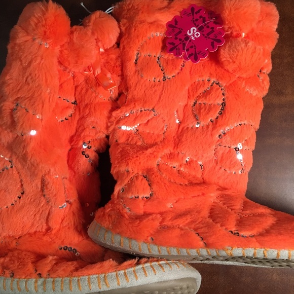 SO Shoes - Orange peace sign slippers